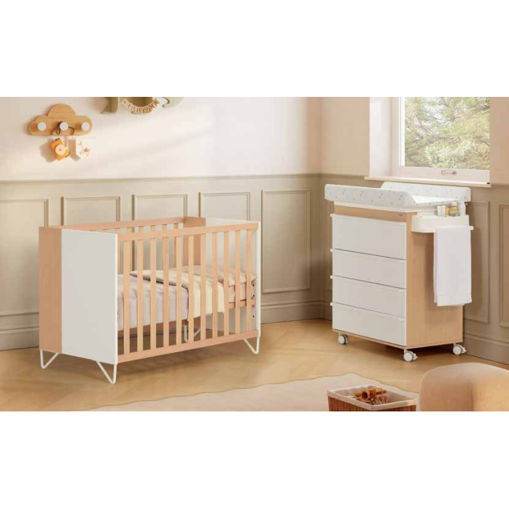 Cuna y bañera Amaia de Micuna en habitación infantil