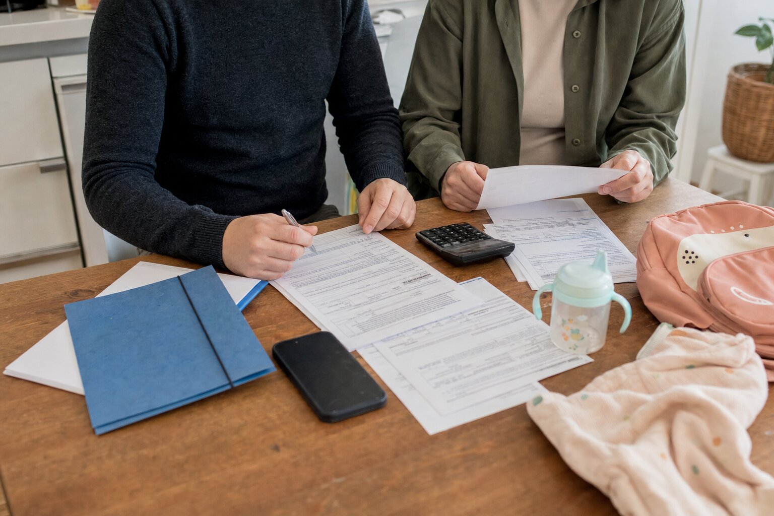 Deducción por maternidad 2026 y cheque guardería: modelo 140, modelo 233 y requisitos